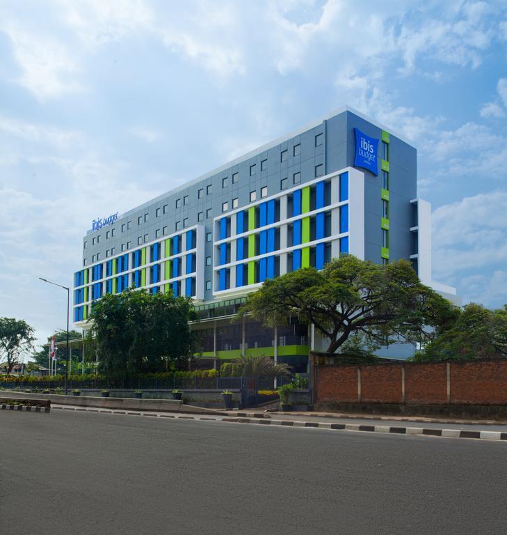 Ibis Budget Jakarta Daan Mogot Exterior photo