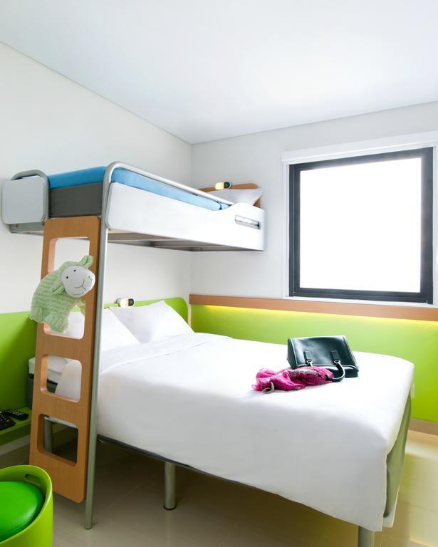 Ibis Budget Jakarta Daan Mogot Exterior photo