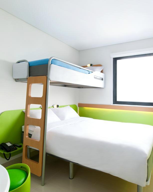 Ibis Budget Jakarta Daan Mogot Exterior photo