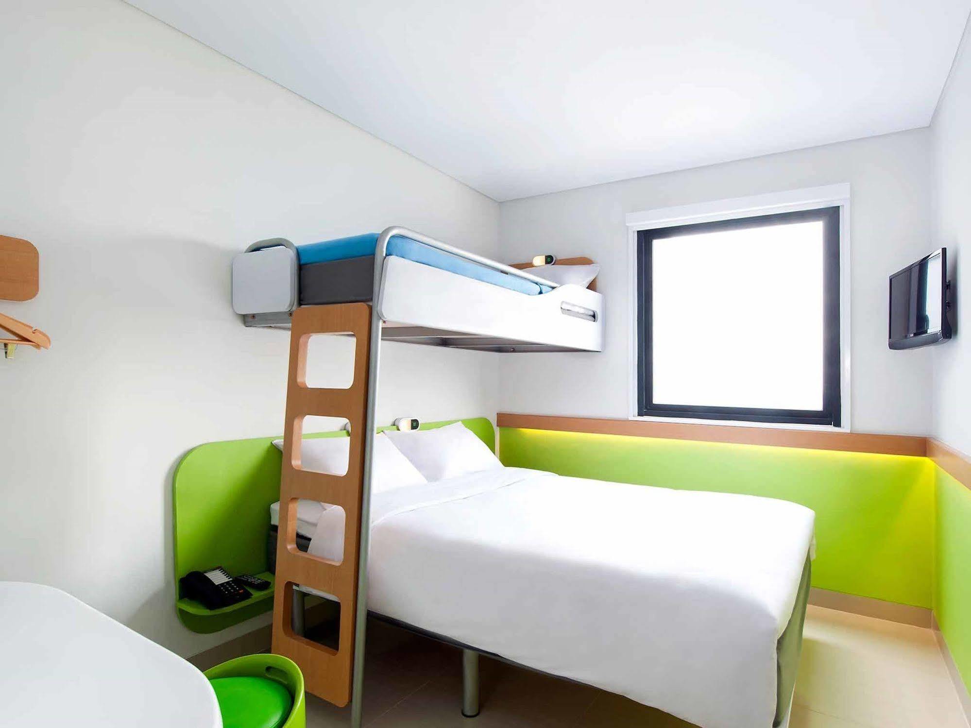 Ibis Budget Jakarta Daan Mogot Exterior photo