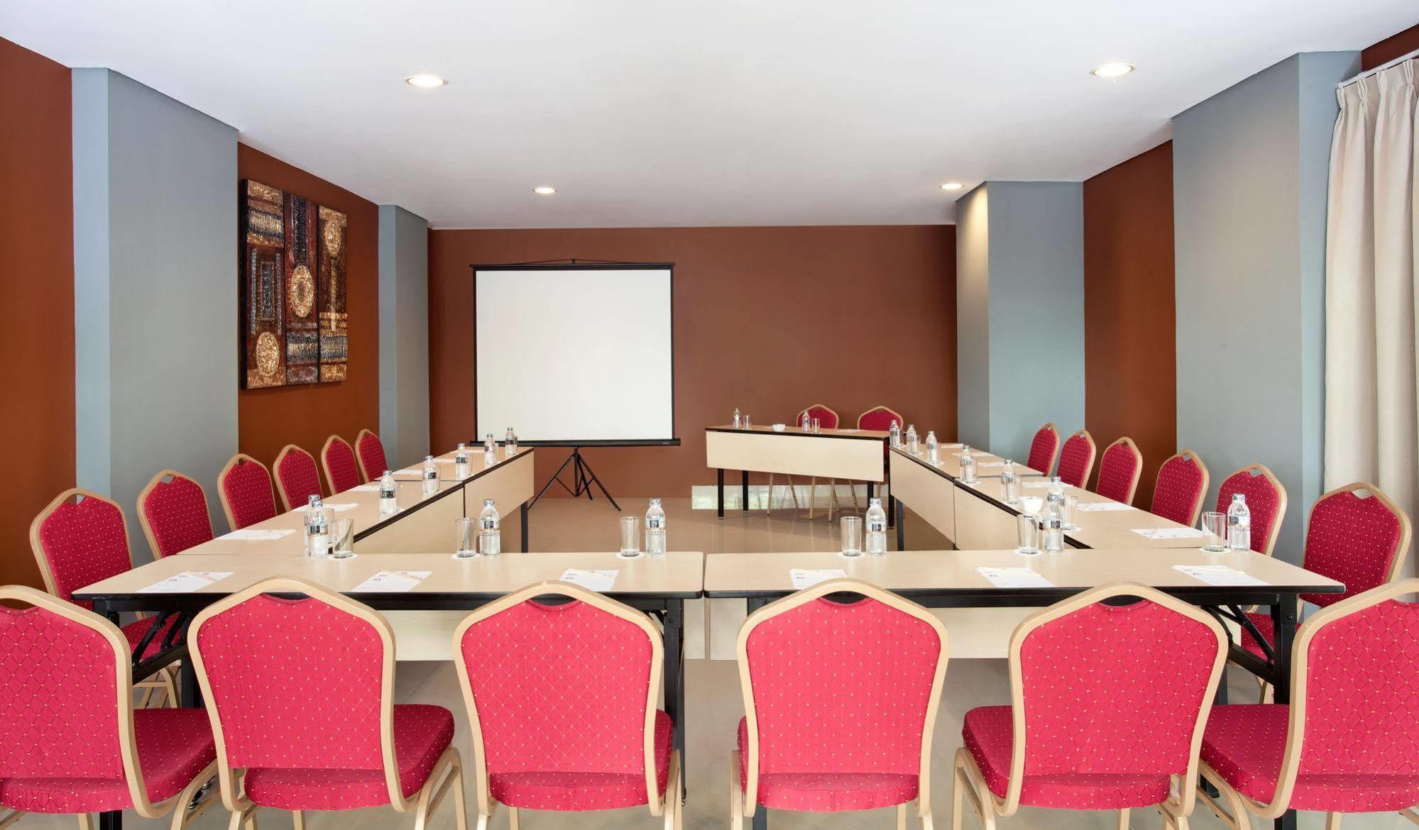 Ibis Budget Jakarta Daan Mogot Exterior photo