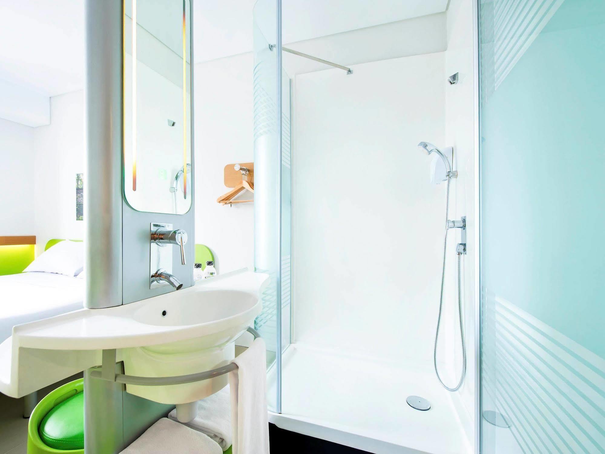 Ibis Budget Jakarta Daan Mogot Exterior photo