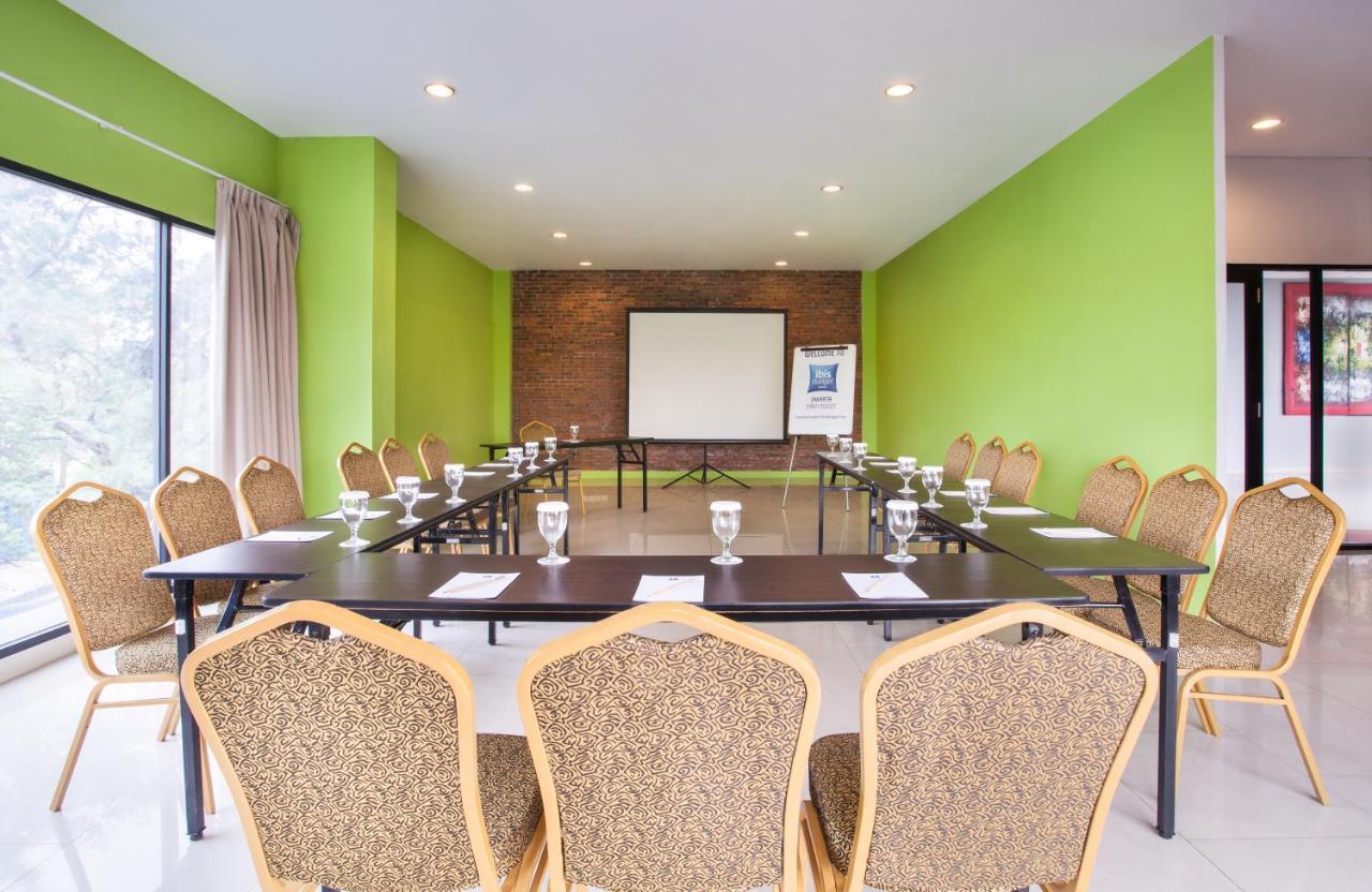 Ibis Budget Jakarta Daan Mogot Exterior photo