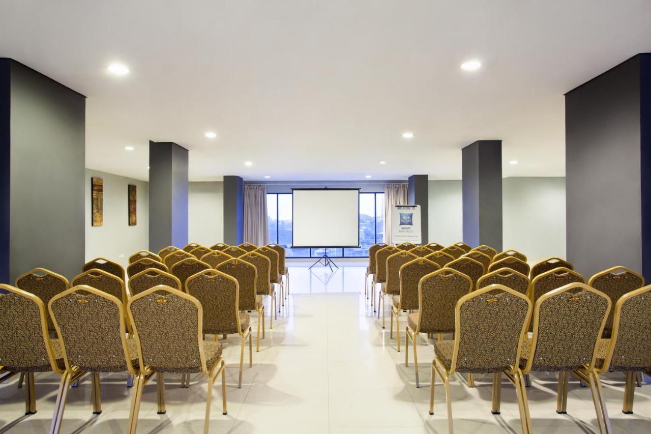Ibis Budget Jakarta Daan Mogot Exterior photo