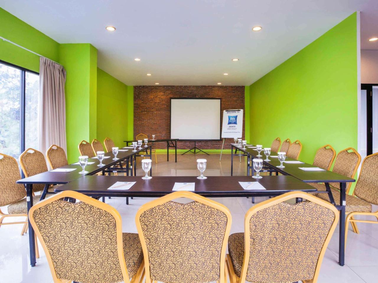 Ibis Budget Jakarta Daan Mogot Exterior photo