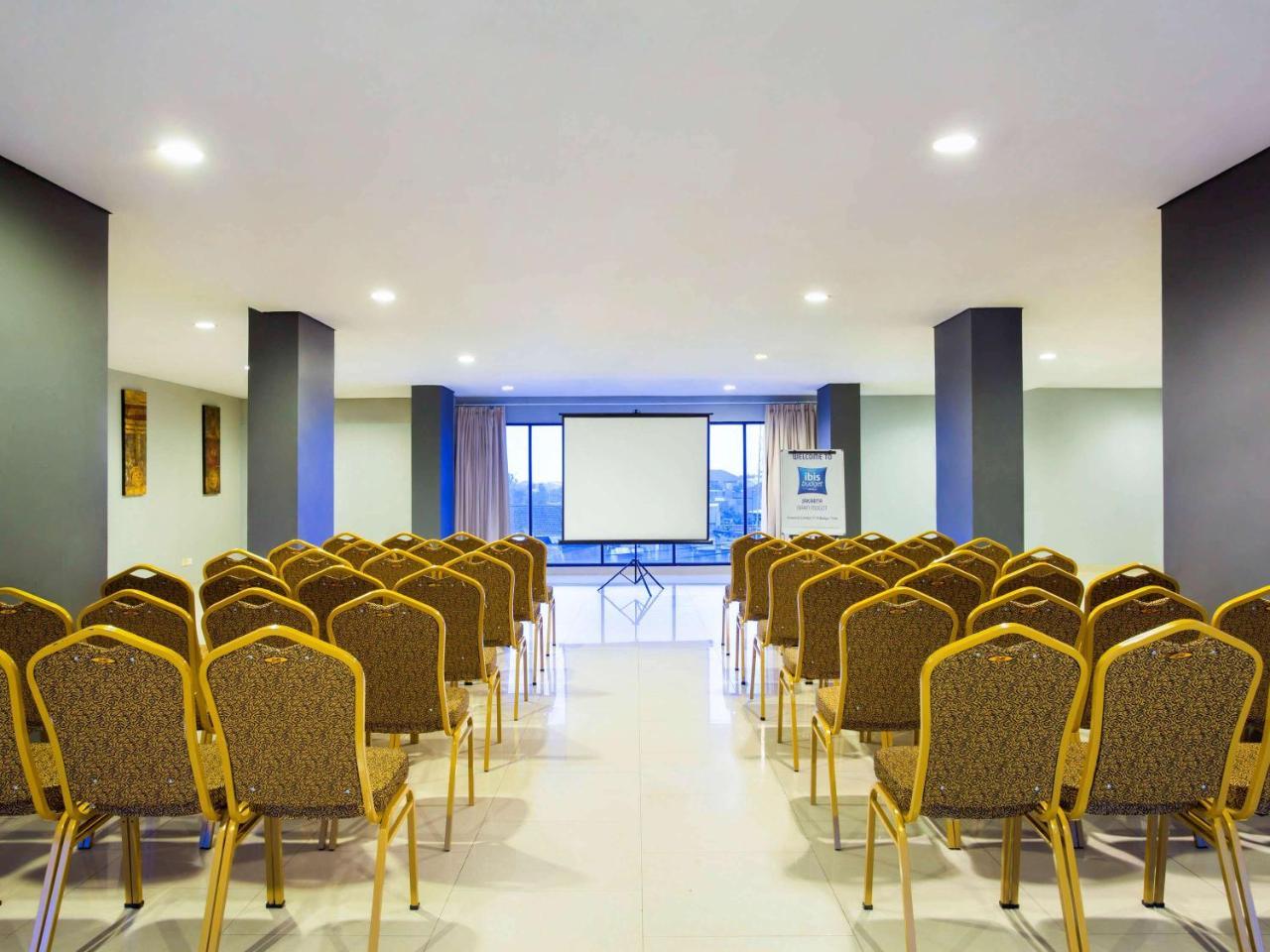Ibis Budget Jakarta Daan Mogot Exterior photo